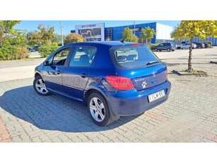 PEUGEOT 307 1.6 Premium + SONY mp3/BlueTooth fejegység. Első-hátsó menetrögzítőkamera. Téli-nyári gumi