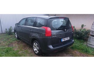 PEUGEOT 5008 1.6 VTi Family