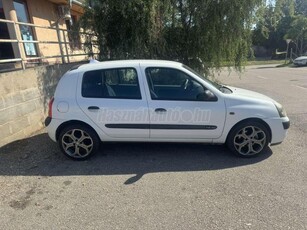 RENAULT CLIO 1.4 16V Privilege