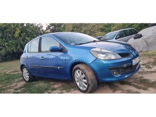 RENAULT CLIO 1.6 16V Privilege (Automata) Esztétikai hibák vannak.Magyarországi