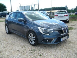 RENAULT MEGANE 1.6 SCe Life SZERVIZKÖNYV. MANUÁLIS KLÍMA. TEMPOMAT. KIHANGOSÍTÓ