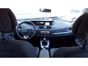 RENAULT SCENIC Scénic 1.6 16V TomTom VezSzkönyvKlímaNaviTempoParkradÜlfűtAuxUsb2tul