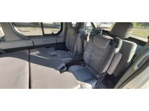 RENAULT TRAFIC 2.5 dCi L1H1 Generation ágy asztal