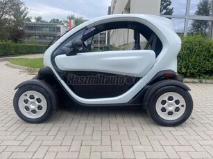 RENAULT TWIZY Z.E. LifeZ.E. Life Buszsávban használható!6800 km!Levehető oldalablak!2 személyes!85 km/h max seb.!