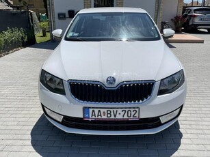 SKODA OCTAVIA 1.6 CR TDI Style DSG 2 év műszaki garanciával! új gumik! SÉRÜLÉSMNETES ! ÉRDEMES MEGNÉZNI