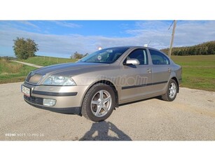 SKODA OCTAVIA 1.6 FSI Elegance