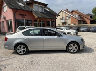 SKODA OCTAVIA 2.0 CR TDI RS BŐR BELSŐ. NAVIGÁCIÓ. TEMPOMAT