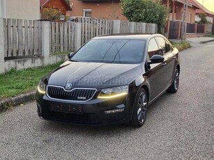 SKODA OCTAVIA 2.0 TSI RS Leinformálható valós km-Vez.Szkönyv-61ekm