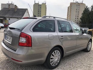 SKODA OCTAVIA Combi 1.6 CR TDI Elegance DSG DPF