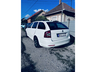 SKODA OCTAVIA Combi 1.6 CR TDI Elegance DSG DPF