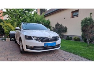 SKODA OCTAVIA Combi 1.6 CR TDI Style + a felszereltségen kívül nagyon sok gyári extra + 4 db téli gumi + szervízkönyv