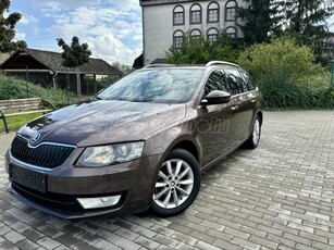 SKODA OCTAVIA Combi 1.6 CR TDI Style Xenon-Bőr-PDC !!!