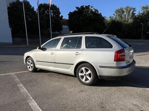 SKODA OCTAVIA Combi 1.6 FSI Ambiente