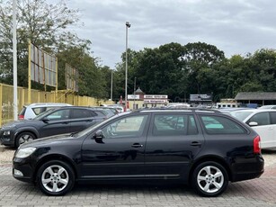 SKODA OCTAVIA Combi 2.0 CR TDI Elegance 213.000 KM KÉZIVÁLTÓS KOMBI SZERVIZKÖNYV GYÁRI FÉNYEZÉS