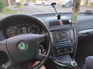 SKODA OCTAVIA Combi 2.0 FSI Elegance