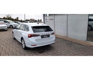 SKODA OCTAVIA Combi 2.0 TDI SCR Ambition DSG Végig vezetett szervízkönyvvel. sérülésmentesen. gyári extrákkal. vonóhoroggal.