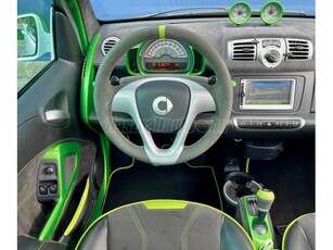 SMART FORTWO BRABUS csomag/ 140Km hatótáv/ Egyedi!/ Alcantara beltér/ Motoros napfénytető!