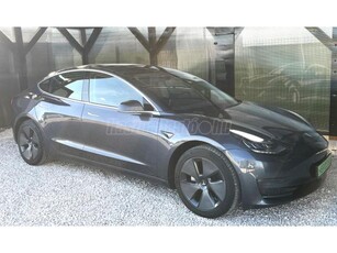 TESLA MODEL 3 Long Range AWD (Automata) FELSZERELHETŐ FALITÖLTŐ. SZÜRKE METÁL. BALESETMENTES. 130000 KM.ÖSSZKERÉKHAJTÁS