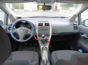 TOYOTA AURIS 1.4