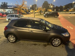 TOYOTA AURIS 1.4 Luna