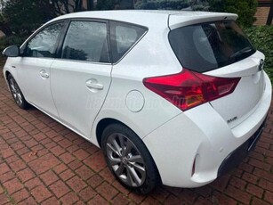 TOYOTA AURIS 1.8 HSD Executive TSS (Automata) /// HIBRID BENZIN-ELEKRO PARPILÓTA XENON NAVI-KAMERA TEMPOMAT ÜL.FŰT EGY TULAJDO