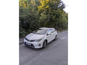 TOYOTA AURIS 1.8 HSD Live (Automata)