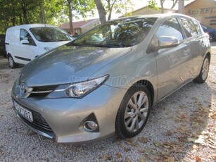 TOYOTA AURIS 1.8 HSD Lounge (Automata) Navi