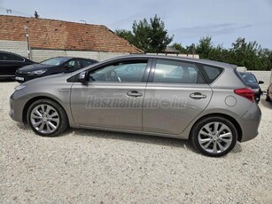 TOYOTA AURIS 1.8 HSD Lounge (Automata) NAVIGÁCIÓ-FÉLBŐR-PARKRADAR-ÜLÉSFŰTÉS-SZERVIZKÖNYV!