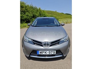 TOYOTA AURIS 2.0 D-4D Lounge