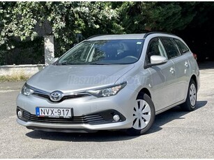 TOYOTA AURIS Touring Sports 1.33 Live 128Ekm!Magyar.vez.szervízkönyv!