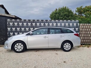 TOYOTA AURIS Touring Sports 1.33 Live ECO Magyarországi. teljes szerviz előélet. első tulajdonos!Sérülésmentes!