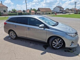 TOYOTA AURIS Touring Sports 1.4 D-4D Style