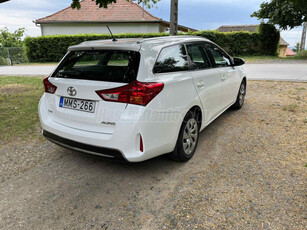 TOYOTA AURIS Touring Sports 1.6 Style