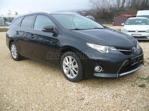 TOYOTA AURIS Touring Sports 1.6 Style SZERVIZKÖNYV. TOLATÓKAMERA. TEMPOMAT. SÖTÉTÍTÉS. ALUFELNI