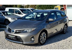 TOYOTA AURIS Touring Sports 1.8 HSD Active (Automata) 143e km. Szervizkönyv