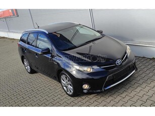 TOYOTA AURIS Touring Sports 1.8 HSD Active (Automata) /GYÁRIALUFELNI/2xDIGITKLIMA/TOLATÓKAMERA/TEMPOMAT/NAVI/SZERVIZKÖNYV