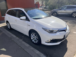 TOYOTA AURIS Touring Sports 1.8 HSD Executive Skyview TSS (Automata)