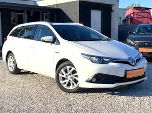 TOYOTA AURIS Touring Sports 1.8 HSD Live Plus (Automata) AKÁR 3ÉV GARANCIÁVAL-KÍVÜL BELÜL IGÉNYES ÁLLAPOT-NAVI-Ü.FŰTÉS-LEINFORMÁLHATÓ-VAL