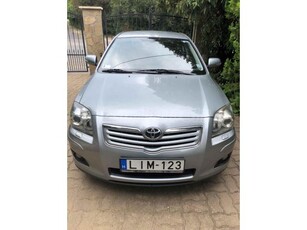 TOYOTA AVENSIS 2.0 Sol