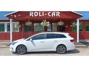 TOYOTA AVENSIS Wagon 2.0 D-4D Platinum