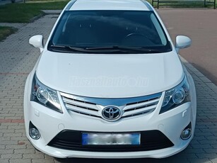 TOYOTA AVENSIS Wagon 2.0 D-4D Sol 2 ÉV FRISS KPM MŰSZAKI!LEINFORMÁLHATÓ!XENON!NAVIGÁCIÓ!ÜLÉSFŰTÉS!VONÓHOROG!