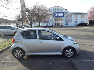 TOYOTA AYGO 1.0 Blue Sport Klímás! Sport modell! Gyári sport szárny és spoilerek! Friss műszaki vizsga!