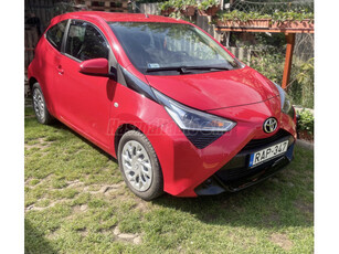 TOYOTA AYGO 1.0 x-play