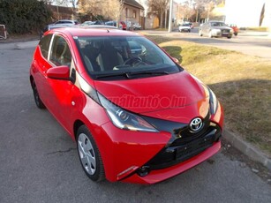 TOYOTA AYGO 1.0 x-play