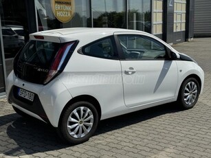 TOYOTA AYGO 1.0 x-play