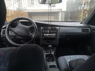 TOYOTA CARINA Carina-E 1.6 XLi