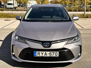 TOYOTA COROLLA Sedan 1.8 Hybrid Executive VIP e-CVT 122LE!ÁFÁS!ACC TEMPOMAT HOLTTÉR SÁV BŐR LED HEAD-UP KAMERA 18ALU M.O.i!1TULAJ!