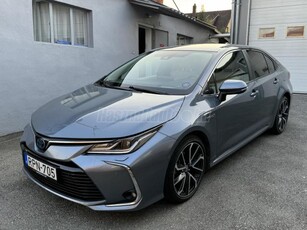 TOYOTA COROLLA Sedan 1.8 Hybrid Executive VIP e-CVT Magyarországi. Első tulajdonostól. Téli és Nyári kerék garnitúra