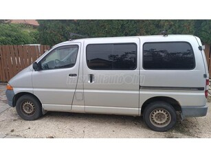 TOYOTA HI-ACE Hiace 2.4 D Glass Van