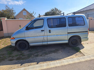 TOYOTA HI-ACE Hiace 2.4 D Glass Van